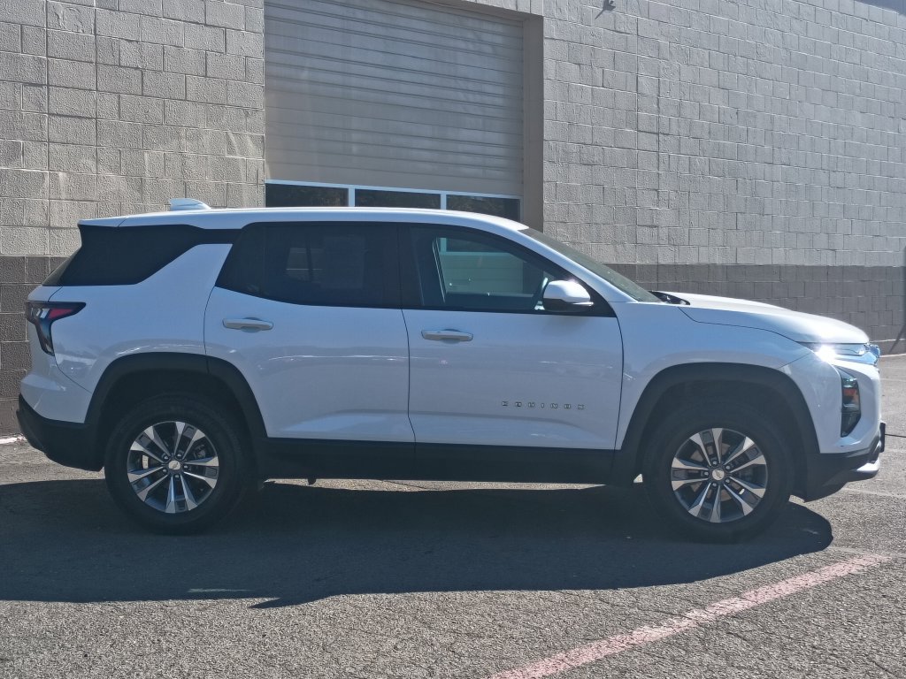 Used 2026 Chevrolet Equinox LT AWD/4WD image 3
