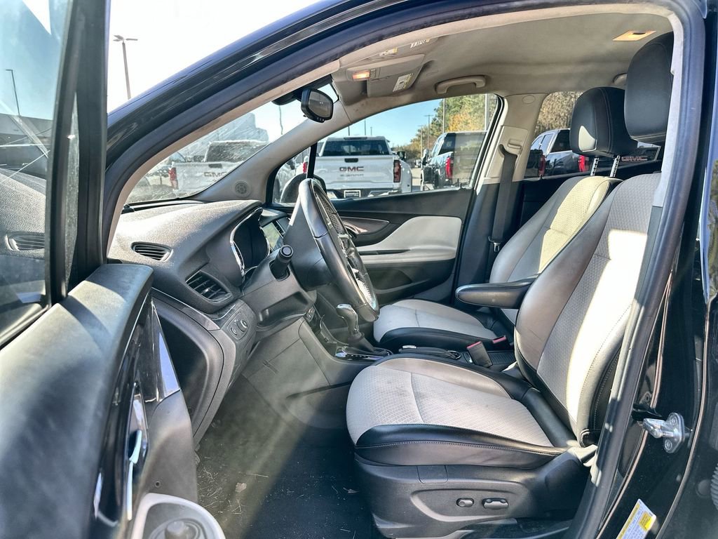 Used 2018 Buick Encore Preferred image 2