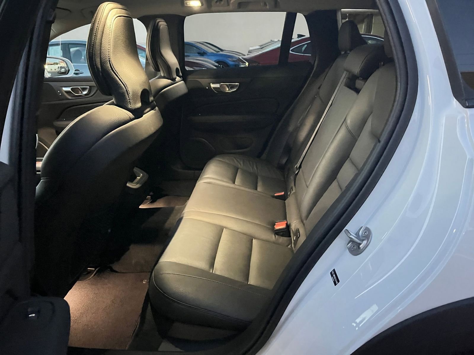 Used 2025 Volvo V60 B5 Cross Country Plus image 24