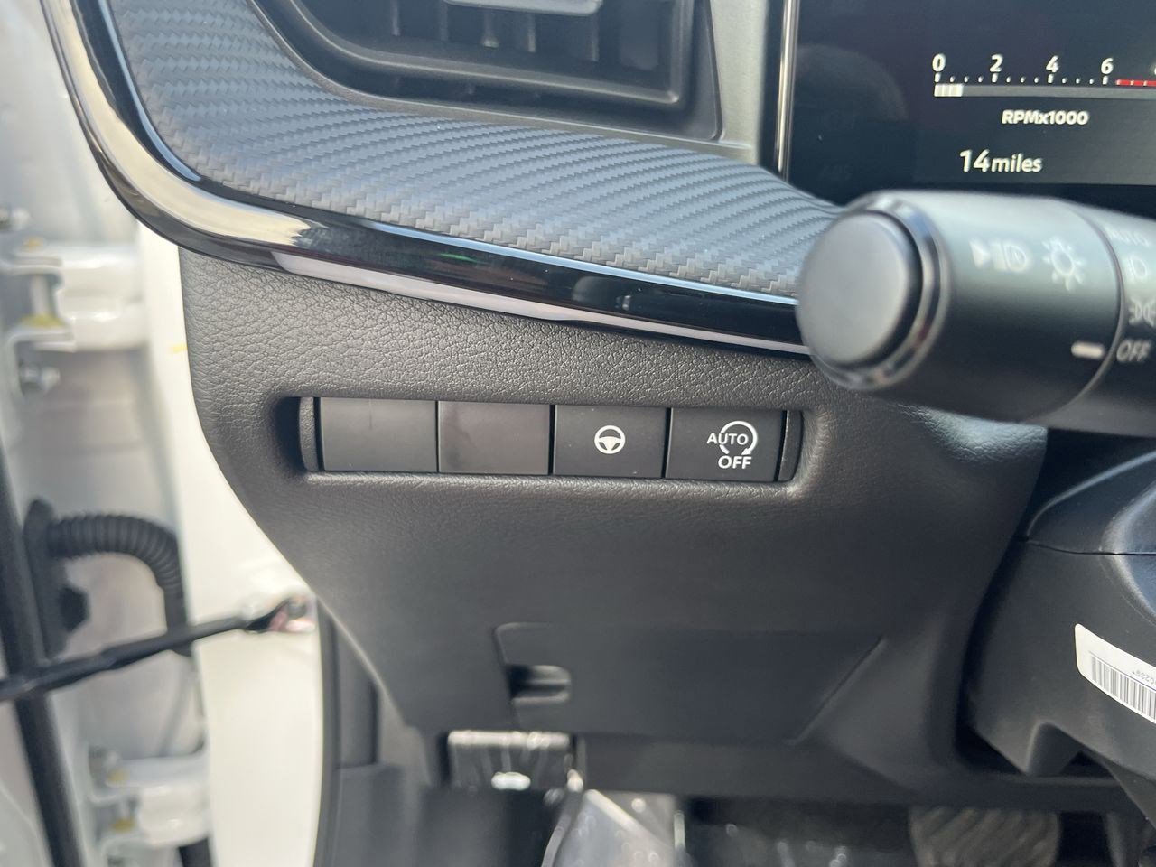 New 2025 Nissan Kicks SR FWD image 17