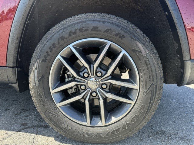 Used 2018 Jeep Grand Cherokee Laredo image 23