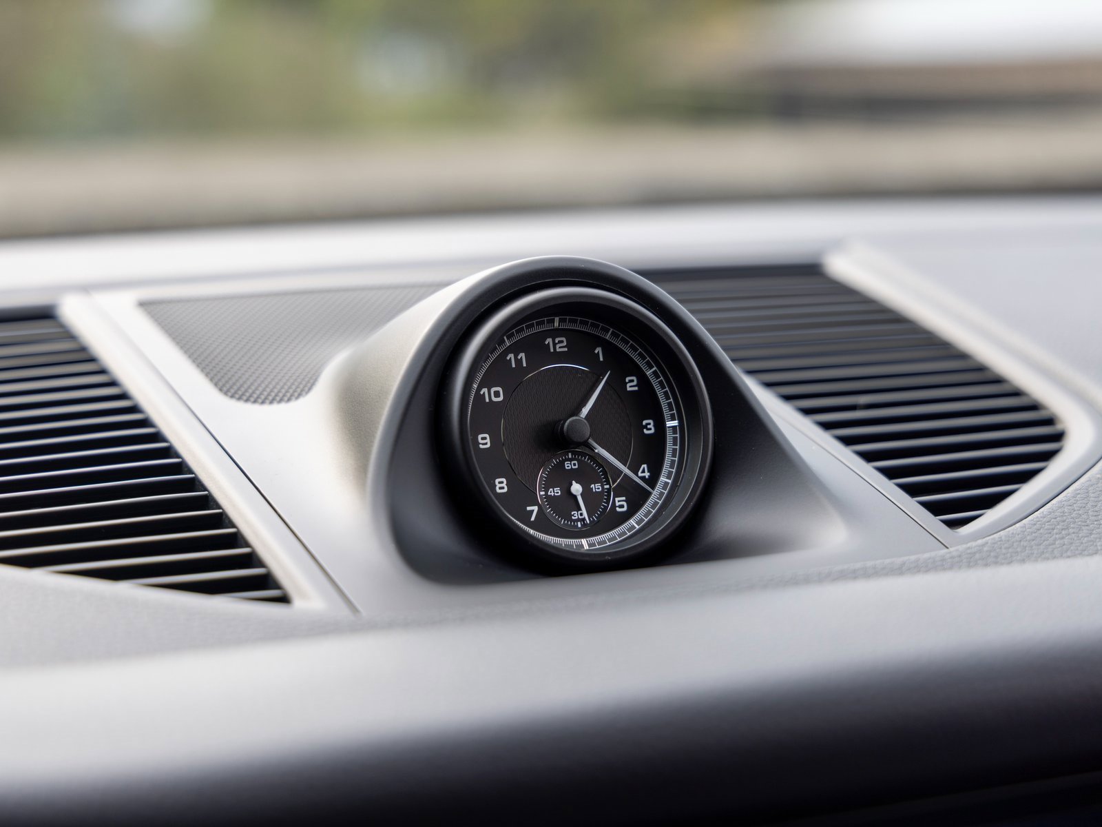 Certified 2023 Porsche Macan image 34