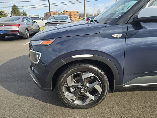 Used 2025 Hyundai Venue Limited image 10