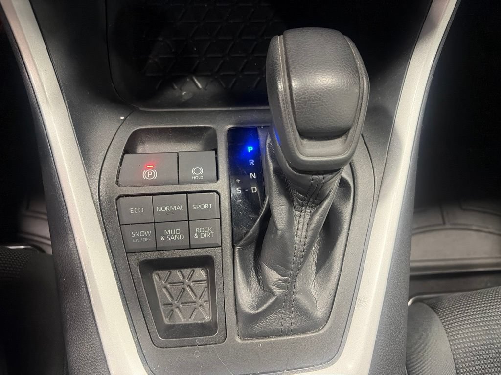 Used 2019 Toyota RAV4 LE AWD/4WD image 15