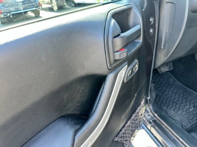 Used 2017 Jeep Wrangler Unlimited Sahara AWD/4WD image 15