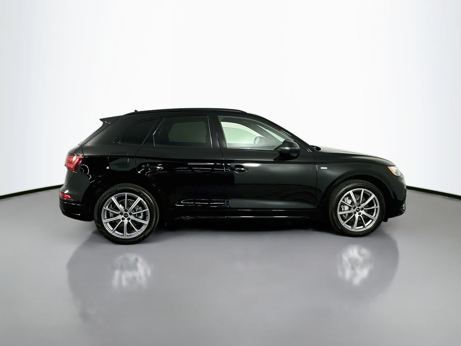Used 2023 Audi Q5 e Premium Plus w/ Premium Plus Package AWD/4WD image 8