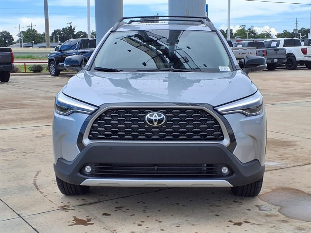 Used 2025 Toyota Corolla Cross XLE w/ Convenience Package image 9
