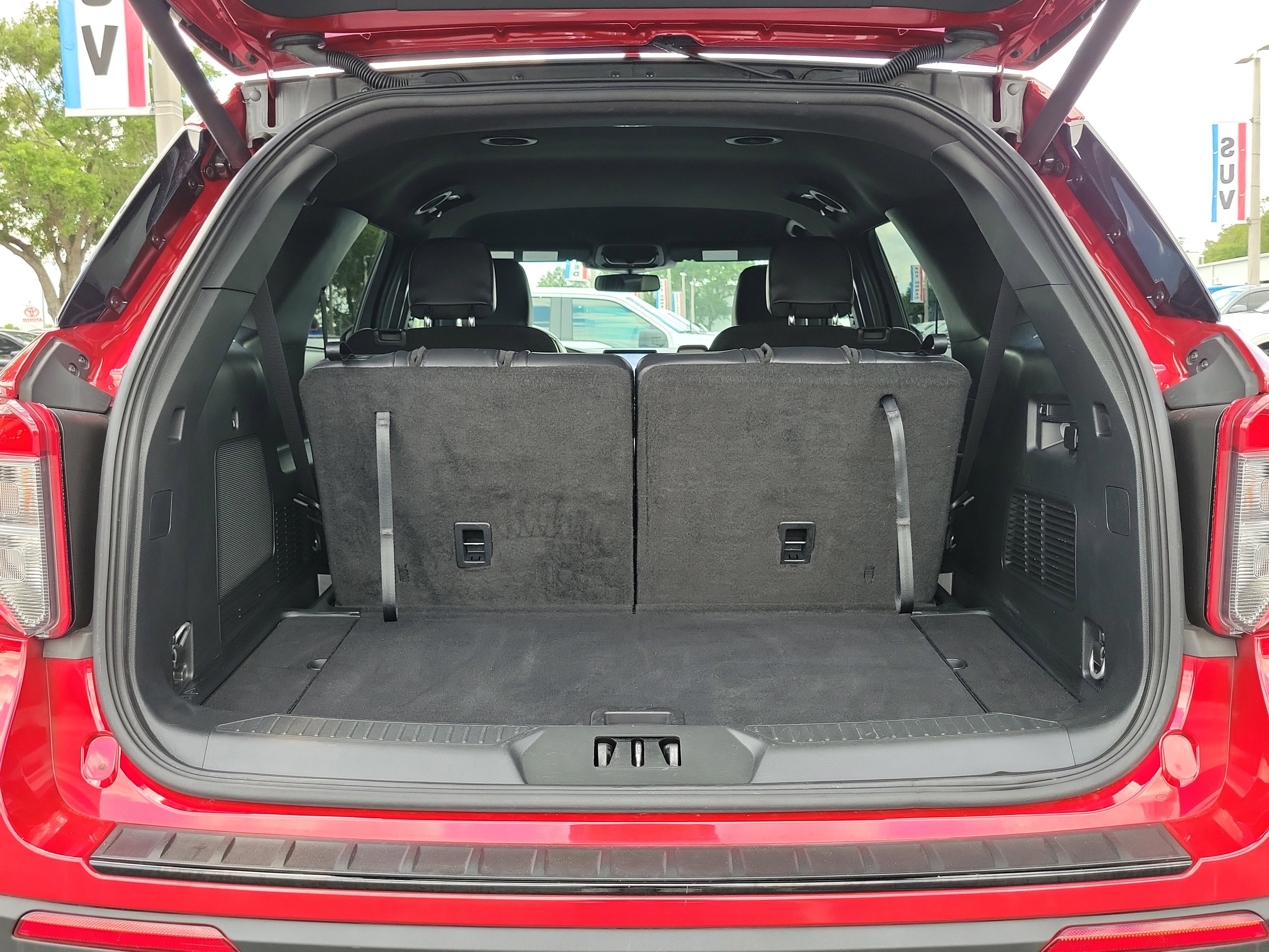 Certified 2024 Ford Explorer ST-Line w/ Class IV Trailer Tow Package RWD image 9