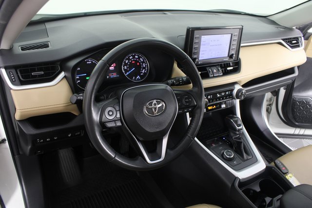 Used 2021 Toyota RAV4 XLE Premium image 9