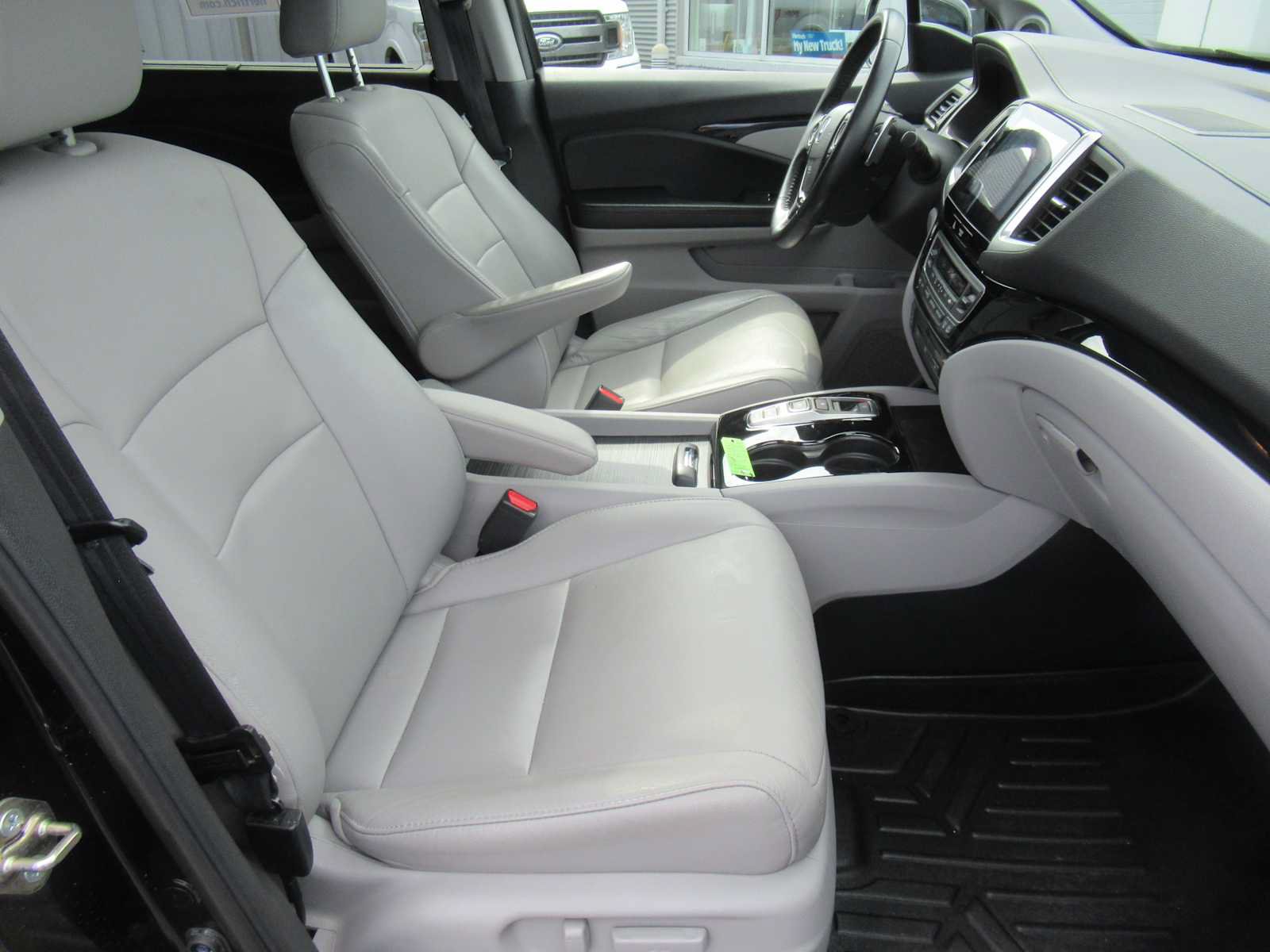 Used 2016 Honda Pilot Touring image 14