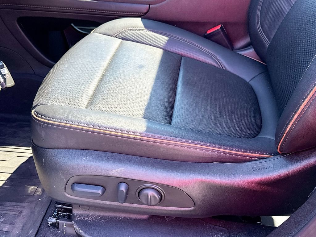 Used 2023 GMC Acadia AT4 w/ Technology Package image 9