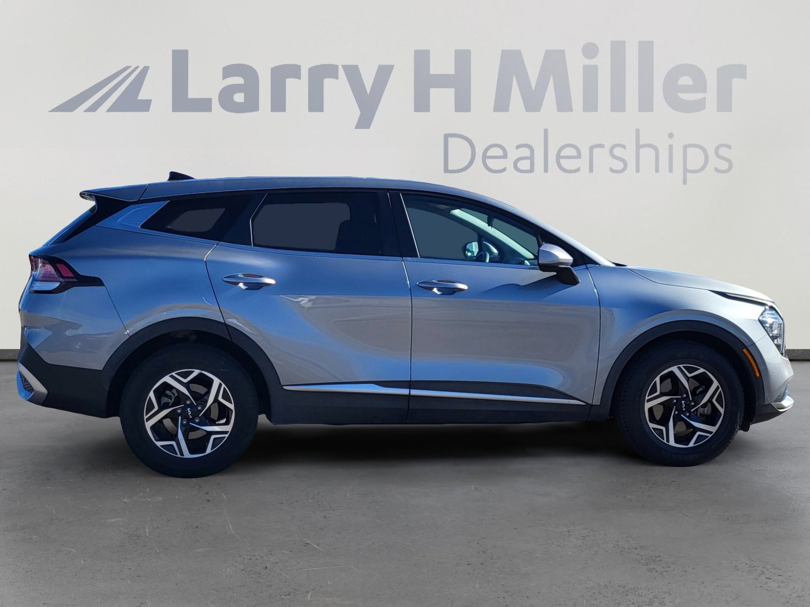 Used 2024 Kia Sportage LX image 6