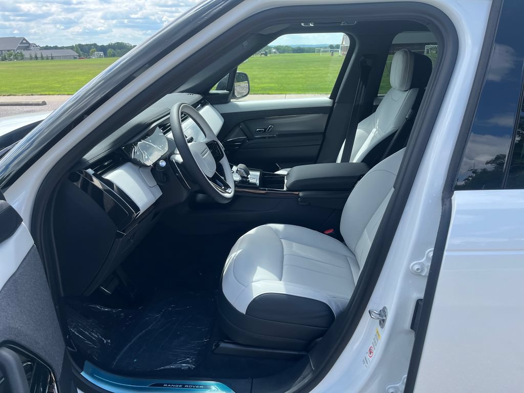 New 2026 Land Rover Range Rover Sport Dynamic SE AWD/4WD image 9