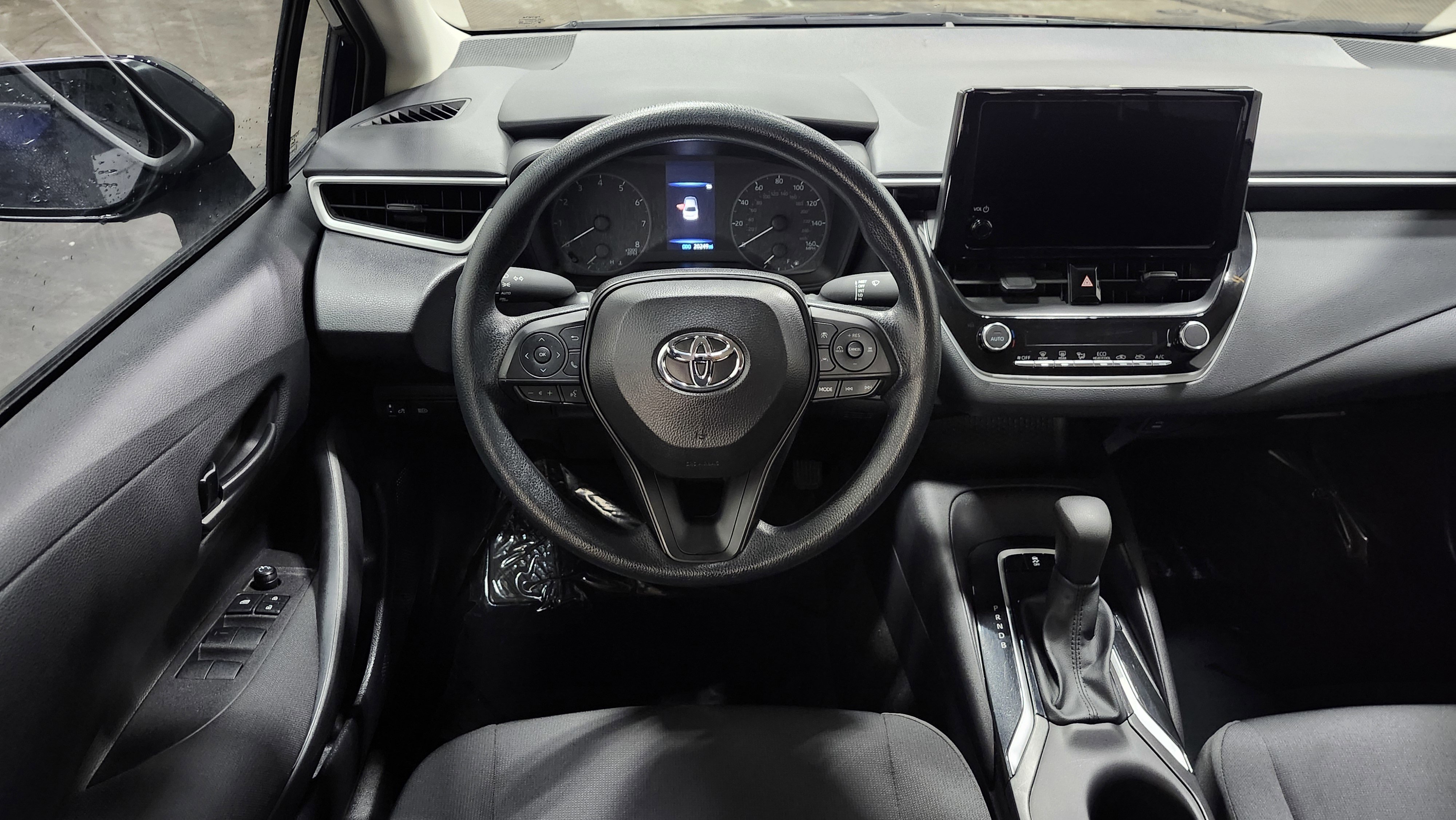 Used 2025 Toyota Corolla LE image 23