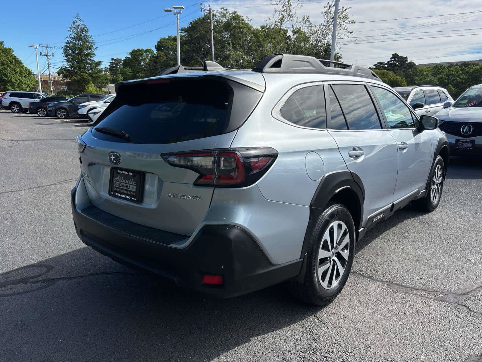 Used 2023 Subaru Outback Premium AWD/4WD image 3
