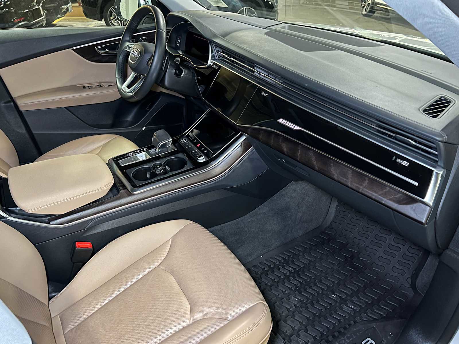 Used 2022 Audi Q8 Prestige image 11