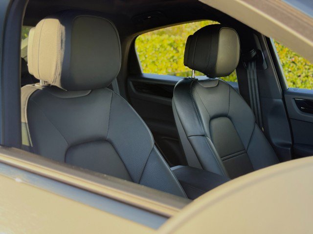 Used 2023 Porsche Cayenne Coupe image 26