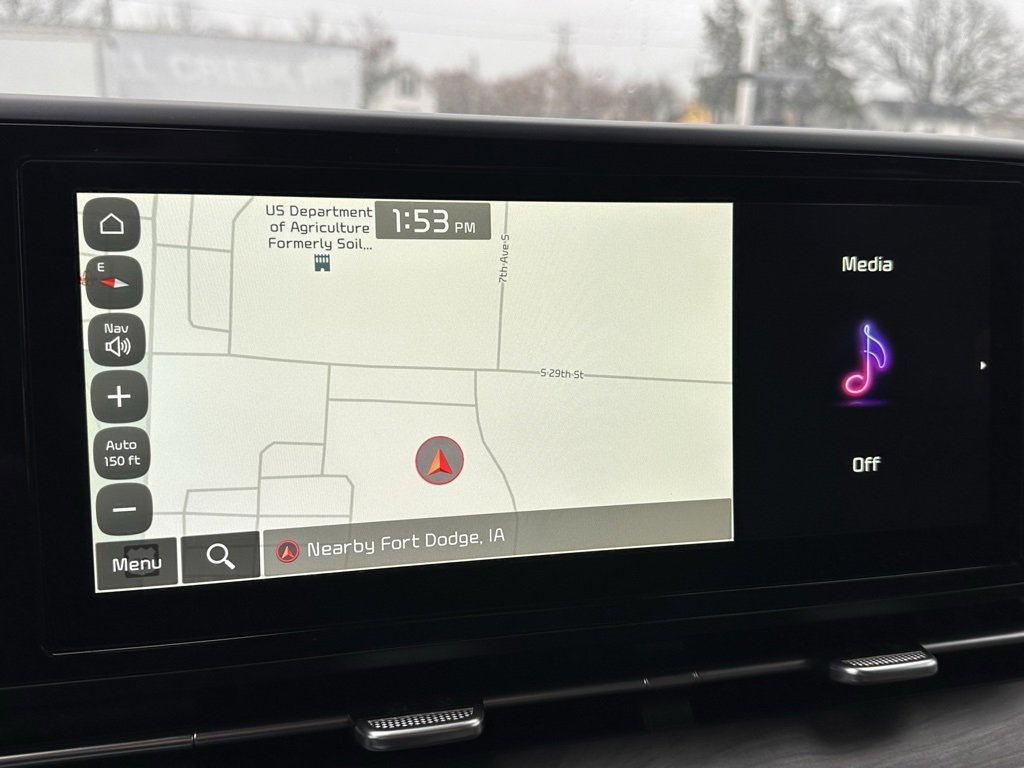 Used 2024 Kia Carnival EX image 32