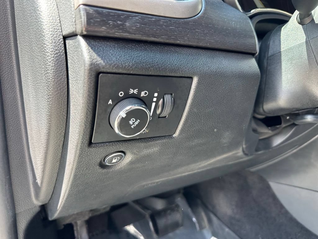 Used 2018 Jeep Grand Cherokee Altitude RWD image 16