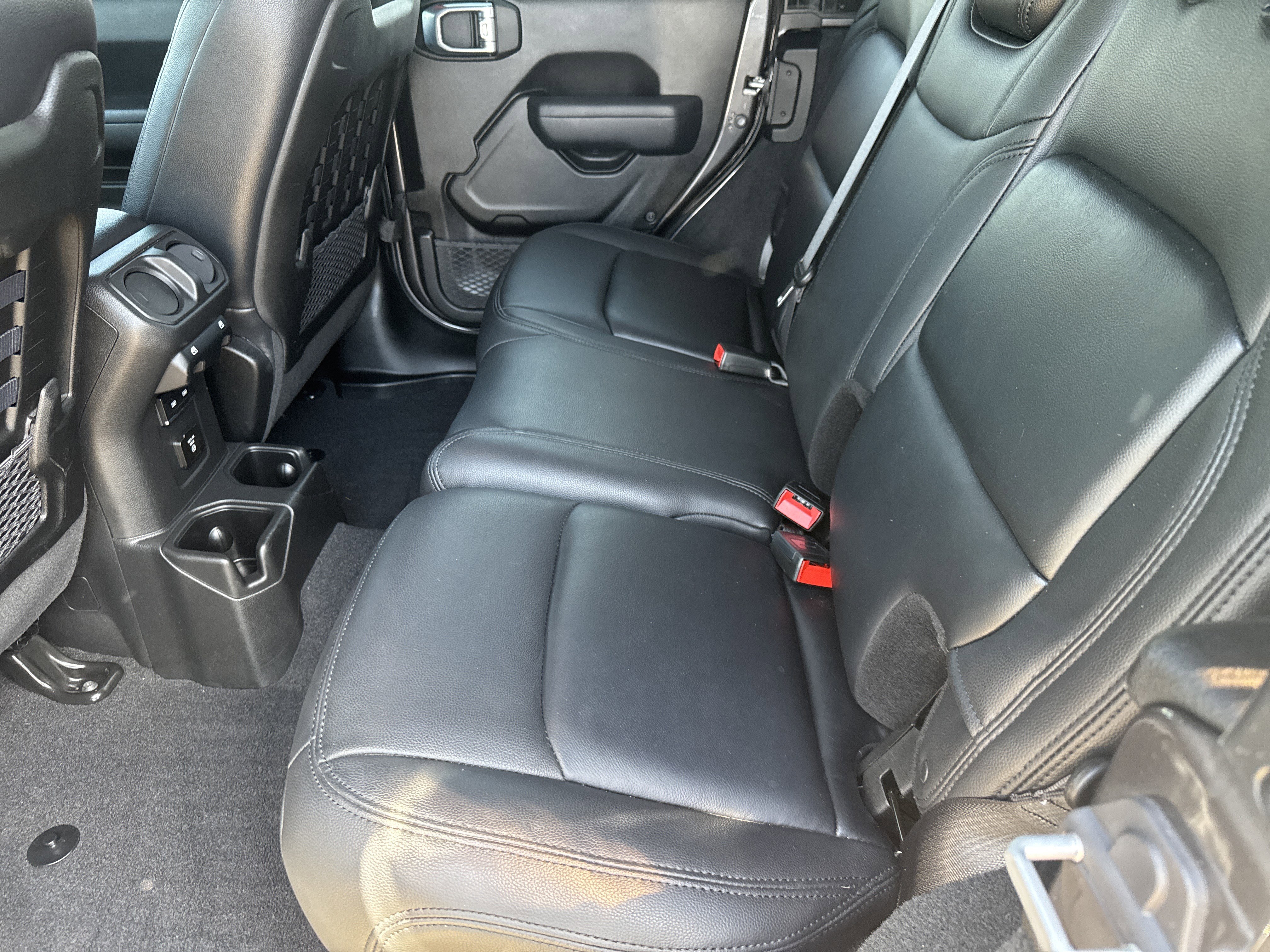 Used 2022 Jeep Wrangler Unlimited Rubicon w/ Safety Group image 6