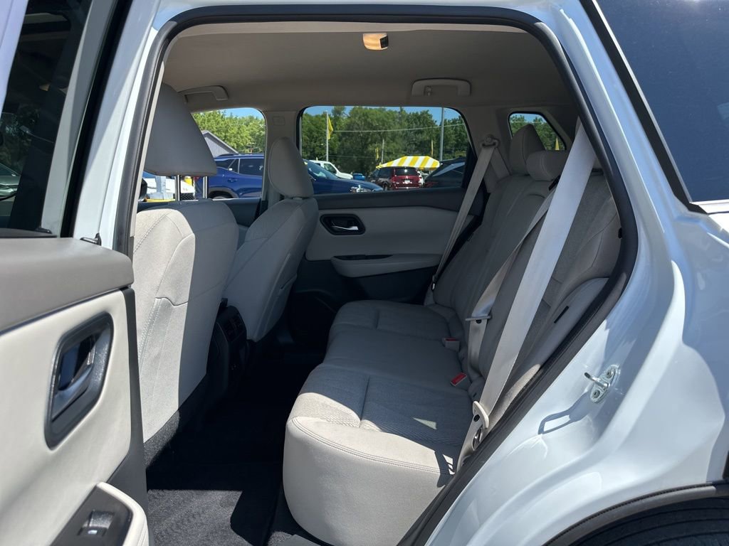 Used 2024 Nissan Rogue SV image 22