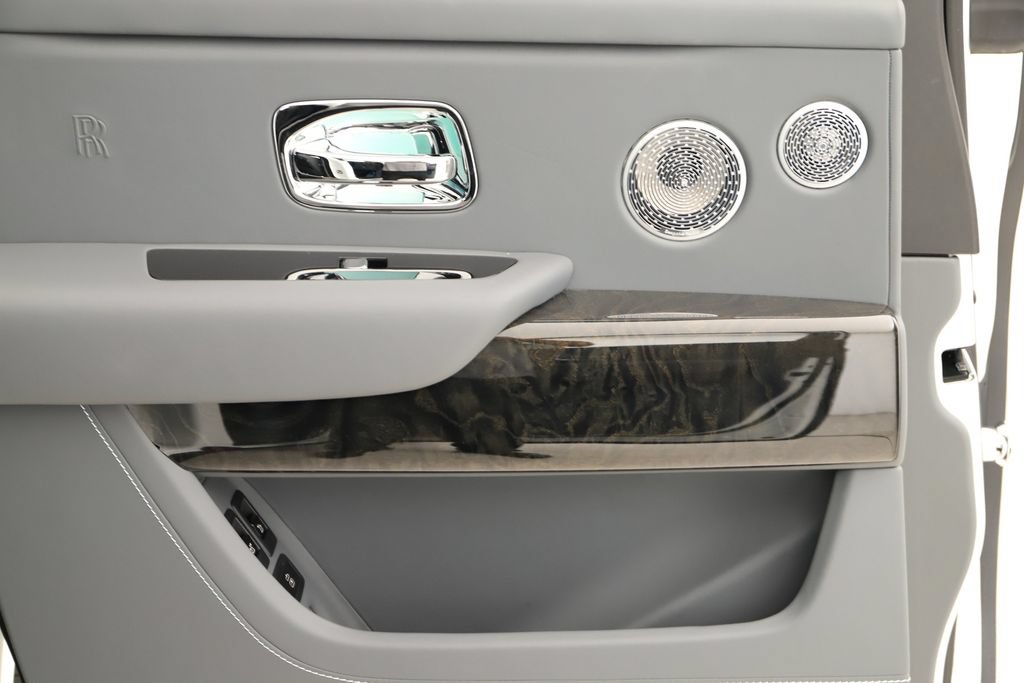 Used 2024 Rolls-Royce Cullinan w/ Cullinan Package AWD/4WD image 33