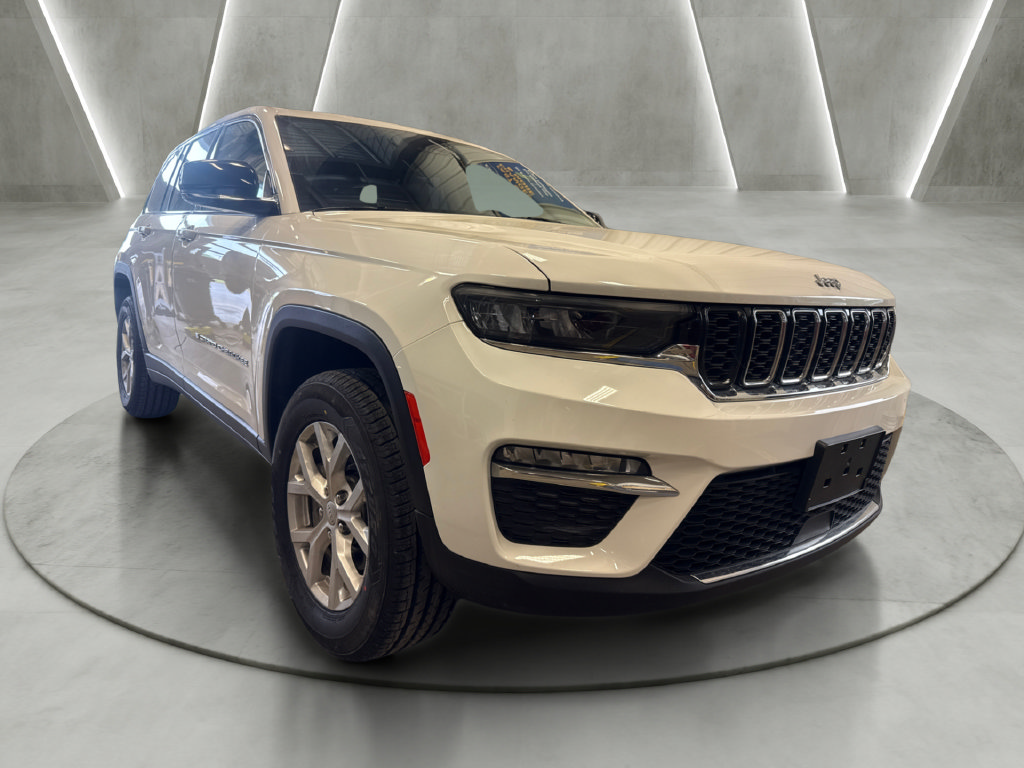 Used 2023 Jeep Grand Cherokee Limited AWD/4WD image 1