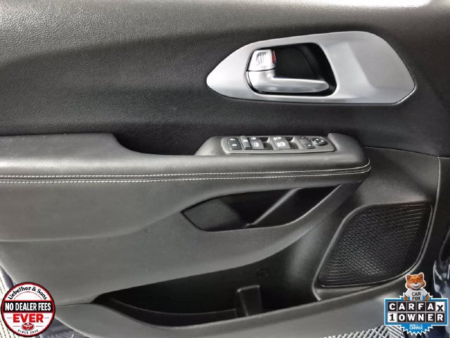 Used 2021 Chrysler Pacifica Touring w/ S Appearance Package FWD image 15