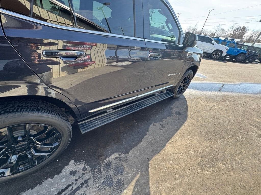 Used 2025 GMC Yukon Denali w/ Sun & Power Step Package image 69