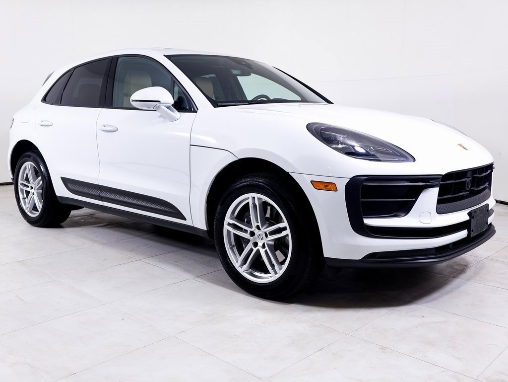 Used 2025 Porsche Macan image 25