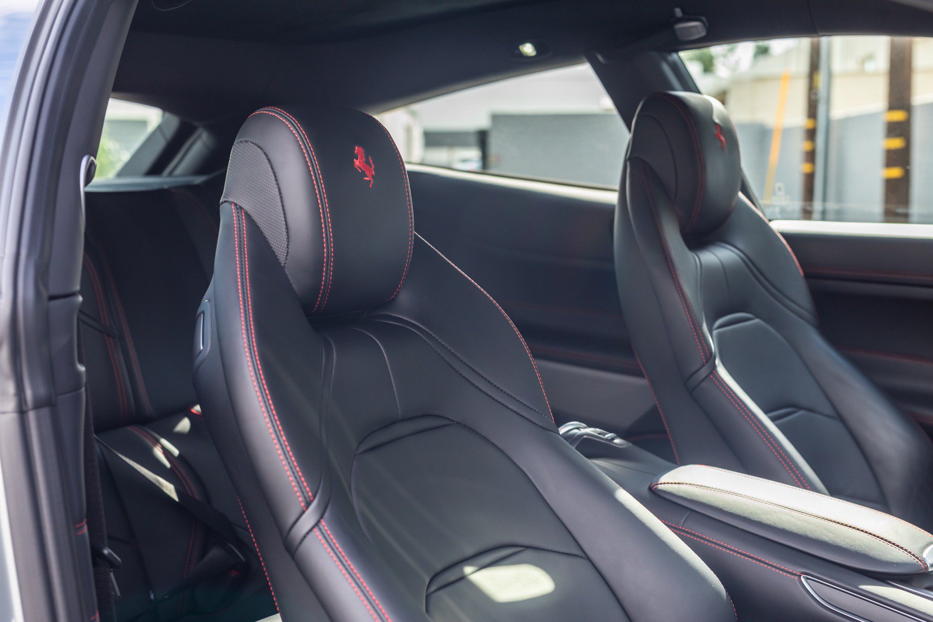 Used 2018 Ferrari GTC4Lusso T RWD image 38