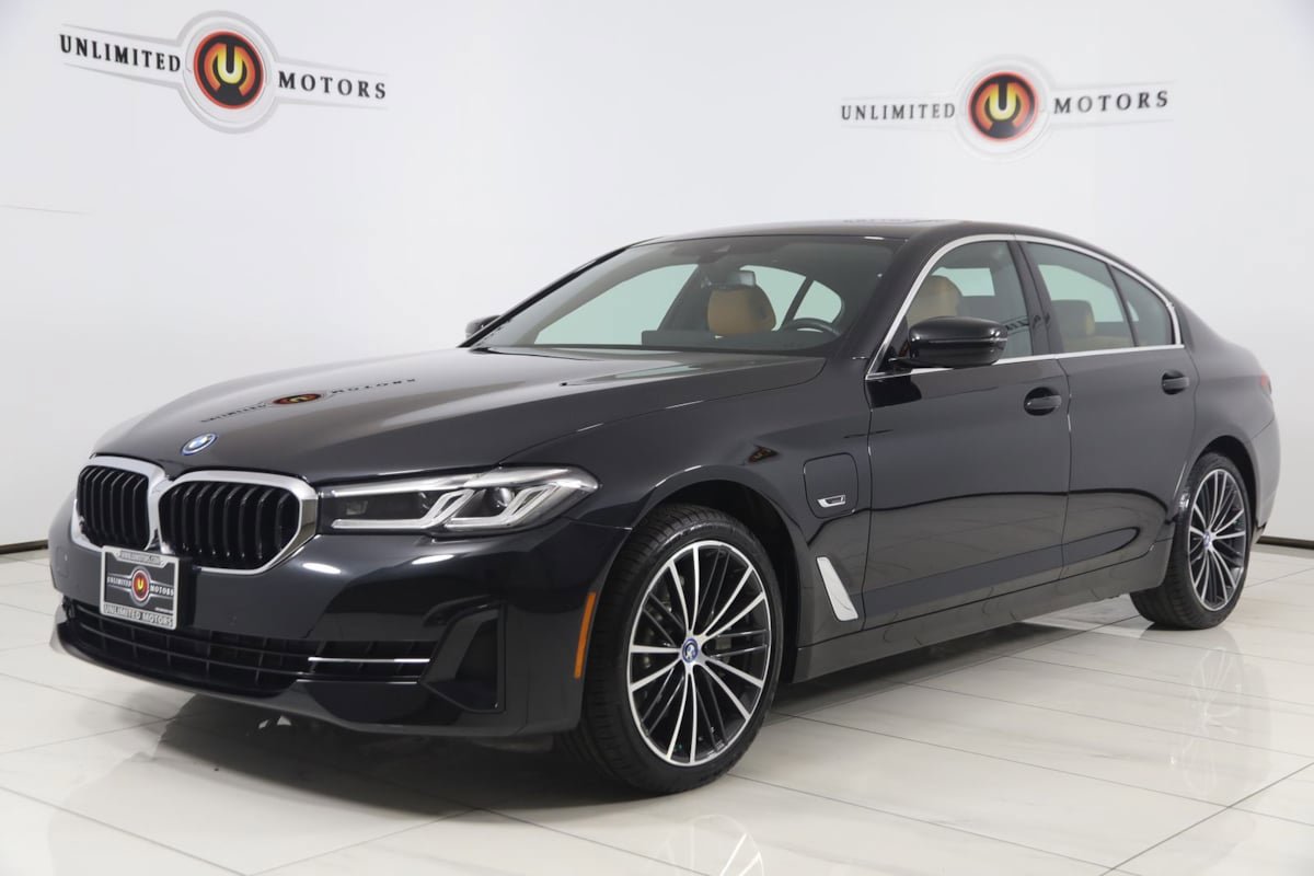 Used 2023 BMW 530e xDrive w/ Premium Package AWD/4WD image 5