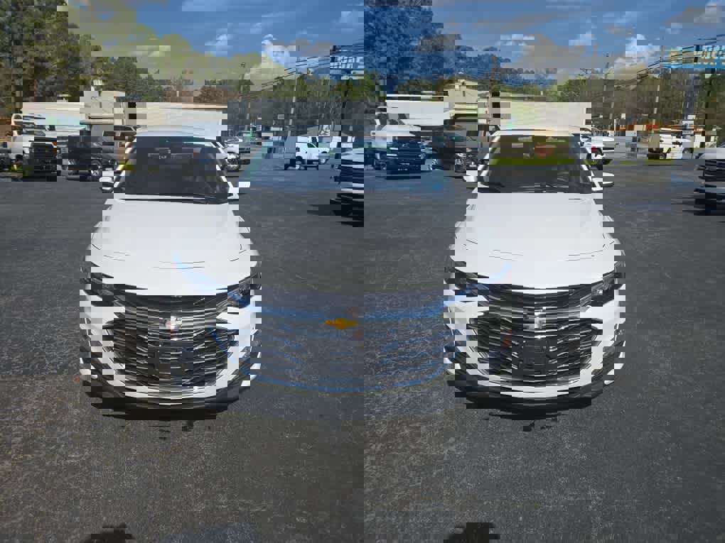 New 2025 Chevrolet Malibu LT FWD image 2