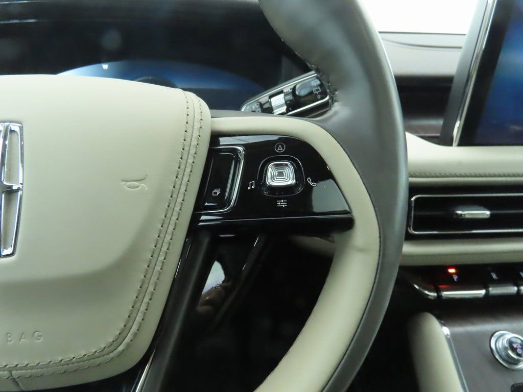 Used 2022 Lincoln Aviator Reserve w/ Equipment Group 201A image 12