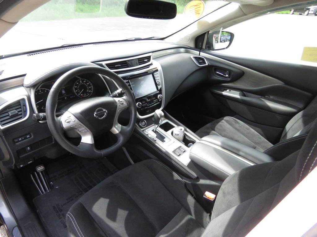 Used 2018 Nissan Murano SV w/ Premium Package AWD/4WD image 11