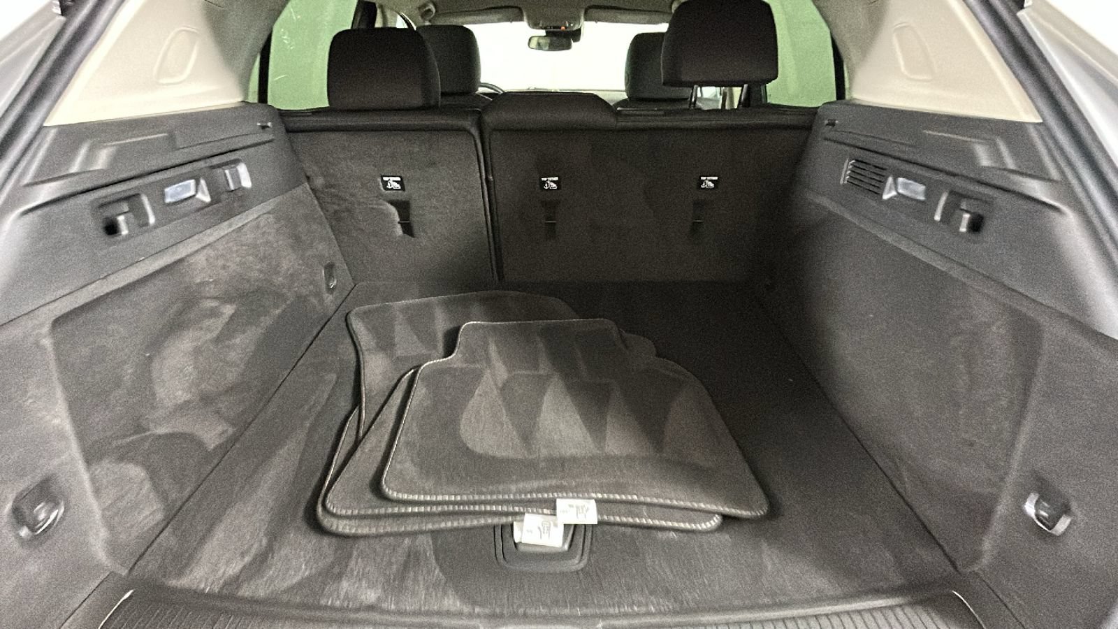 Used 2023 Buick Envision Essence AWD/4WD image 33