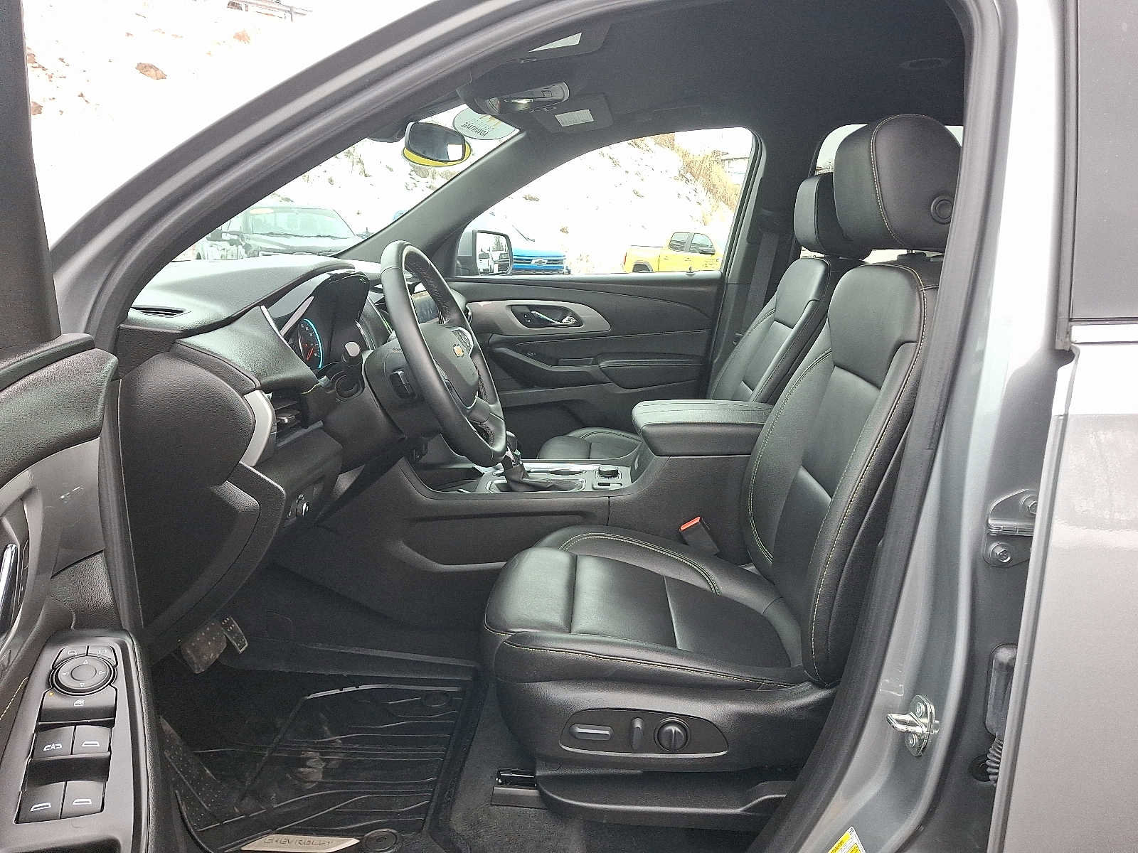 Used 2023 Chevrolet Traverse LT image 13