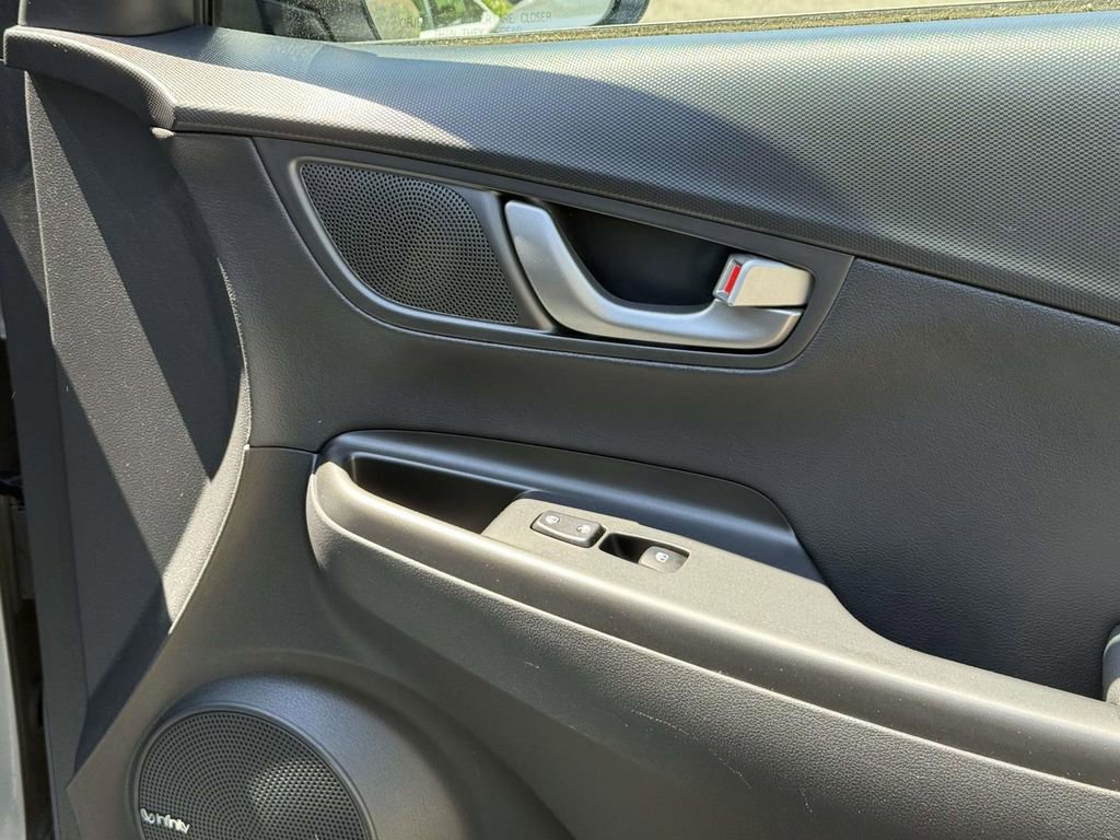 Used 2020 Hyundai Kona Limited AWD/4WD image 8
