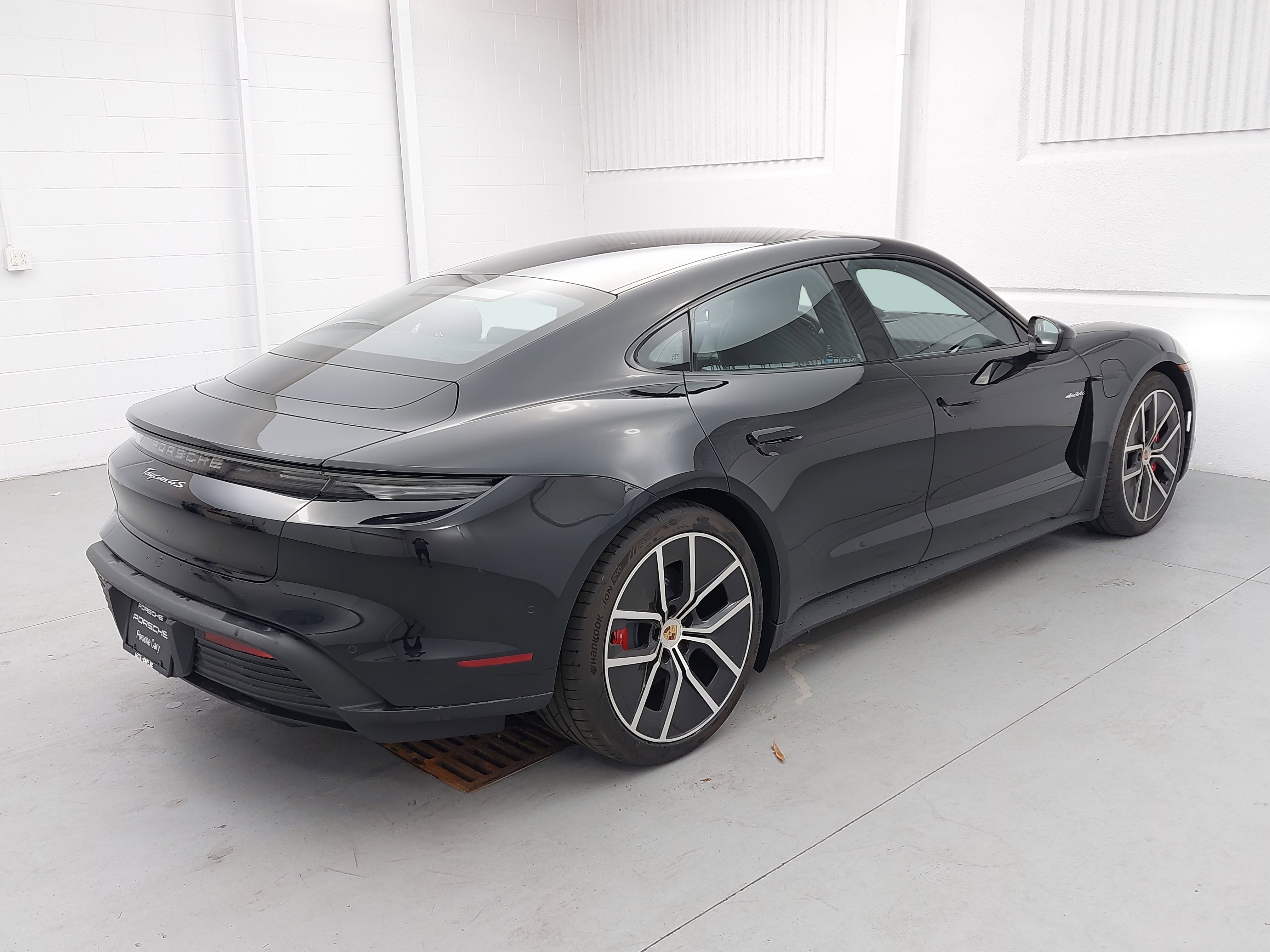 New 2025 Porsche Taycan 4S image 7