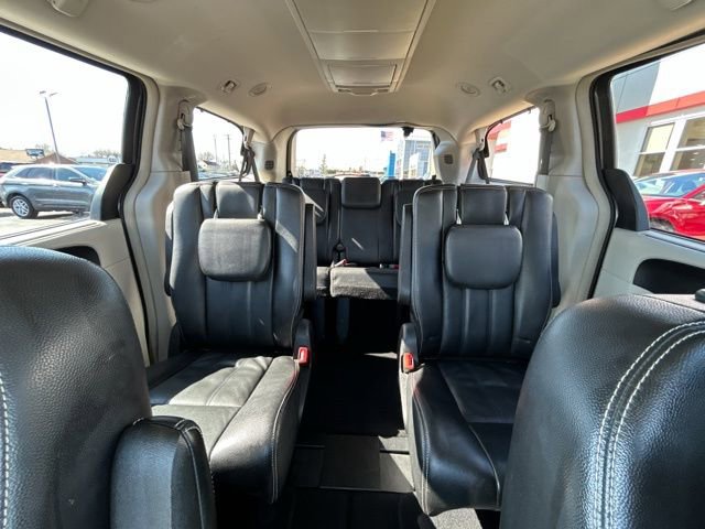 Used 2015 Chrysler Town & Country Touring w/ Driver Convenience Group image 51