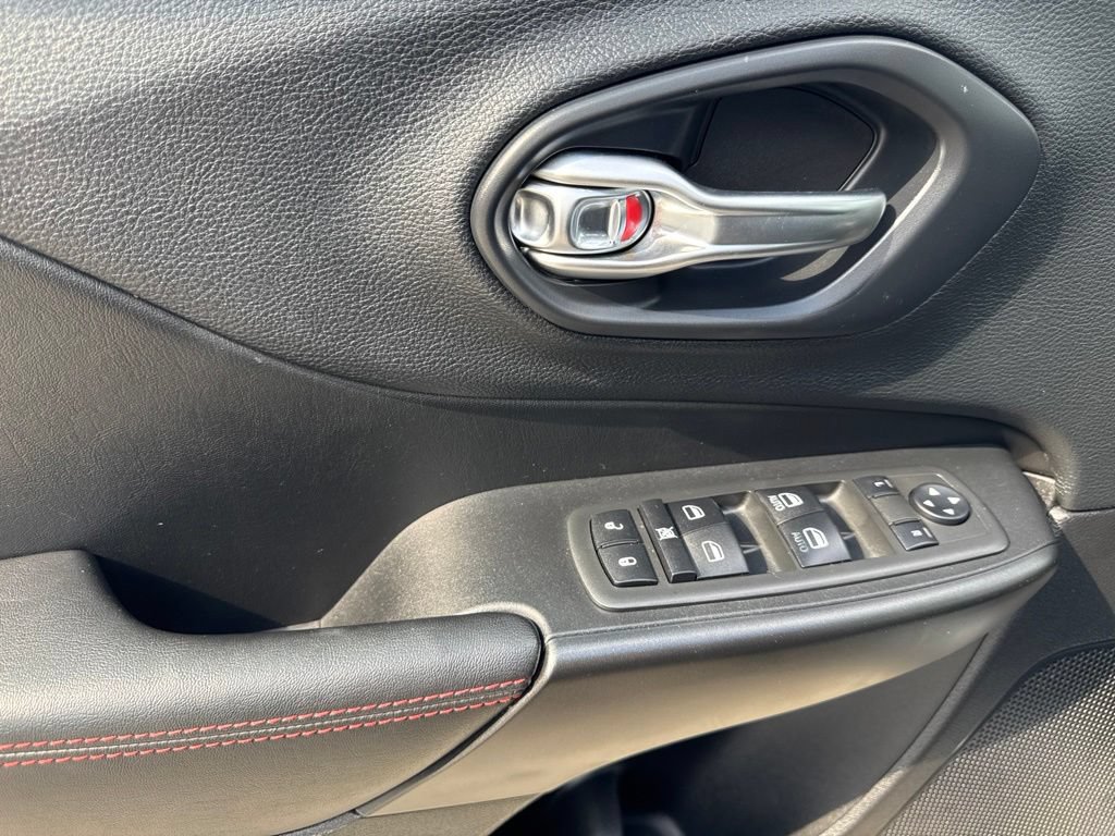 Used 2019 Jeep Cherokee Trailhawk w/ Cold Weather Group AWD/4WD image 26