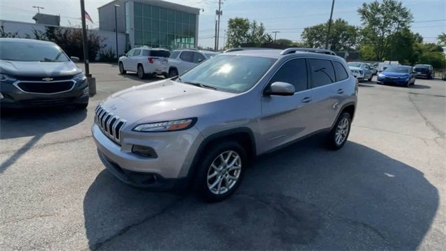 Used 2018 Jeep Cherokee Latitude Plus w/ Comfort/Convenience Group image 5