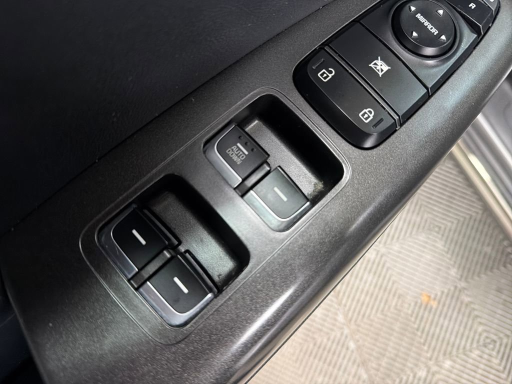 Used 2020 Kia Sportage S w/ S Sunroof Package image 18