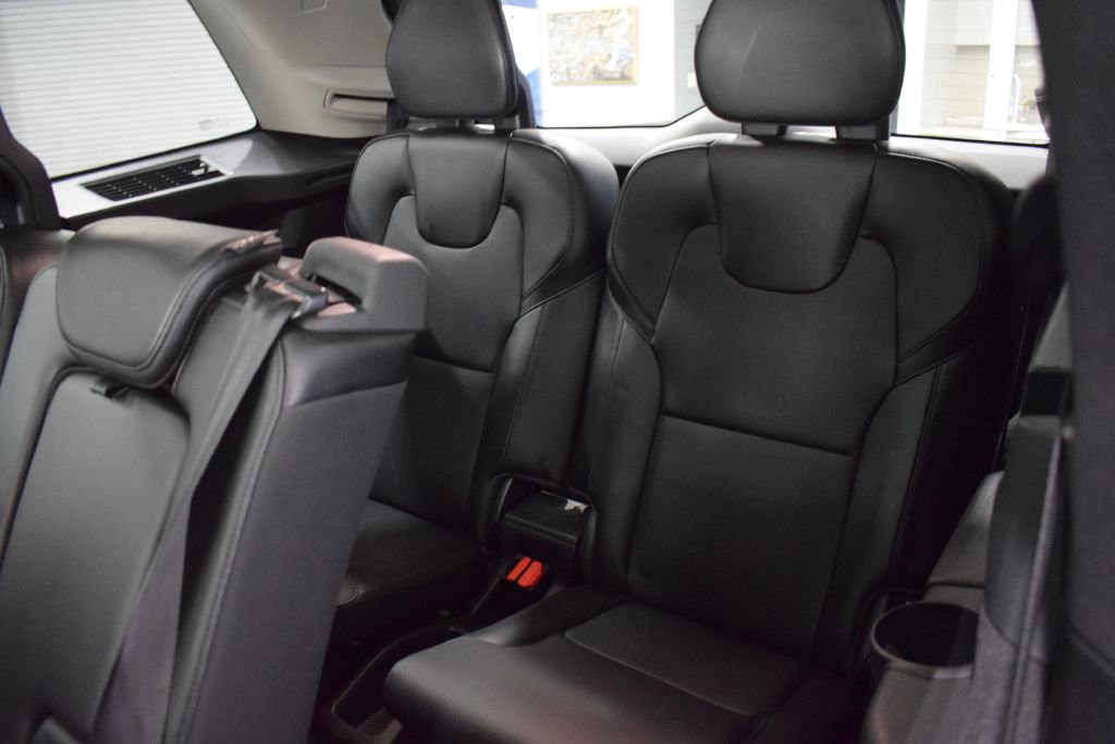 Used 2020 Volvo XC90 T5 Momentum w/ Protection Package image 14