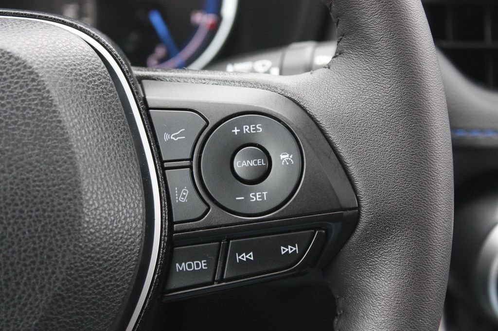 Used 2025 Toyota RAV4 XSE w/ Weather Package AWD/4WD image 17