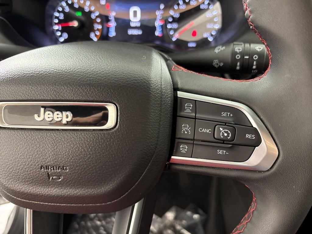 Used 2025 Jeep Compass Trailhawk AWD/4WD image 27