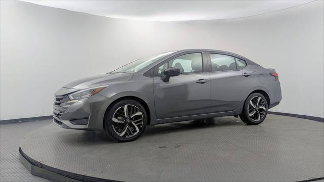 Used 2025 Nissan Versa SR FWD image 2