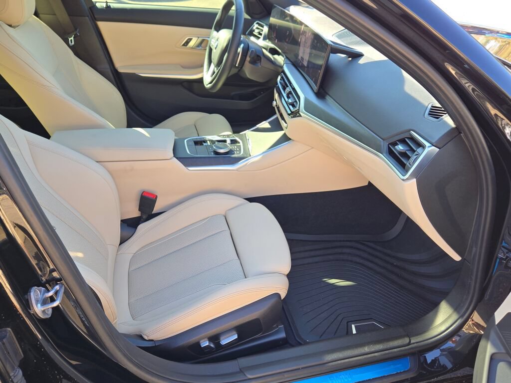 Used 2023 BMW 330i xDrive Sedan w/ Driving Assistance Package AWD/4WD image 11