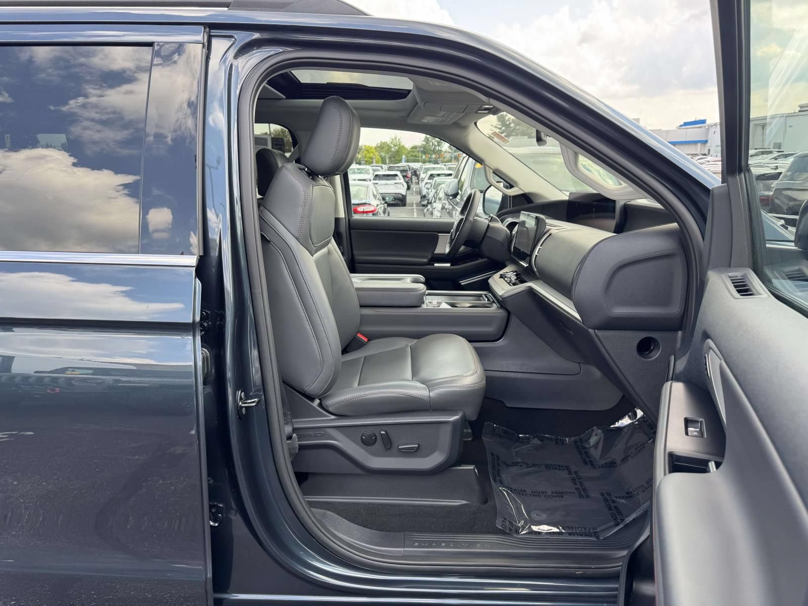 Used 2025 Ford Expedition Max Active AWD/4WD image 13