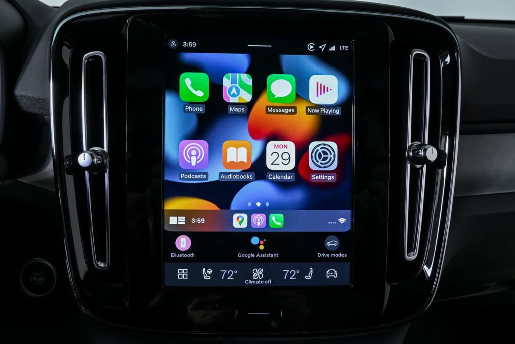 Used 2026 Volvo XC40 B4 Plus w/ Protection Package Premier image 17